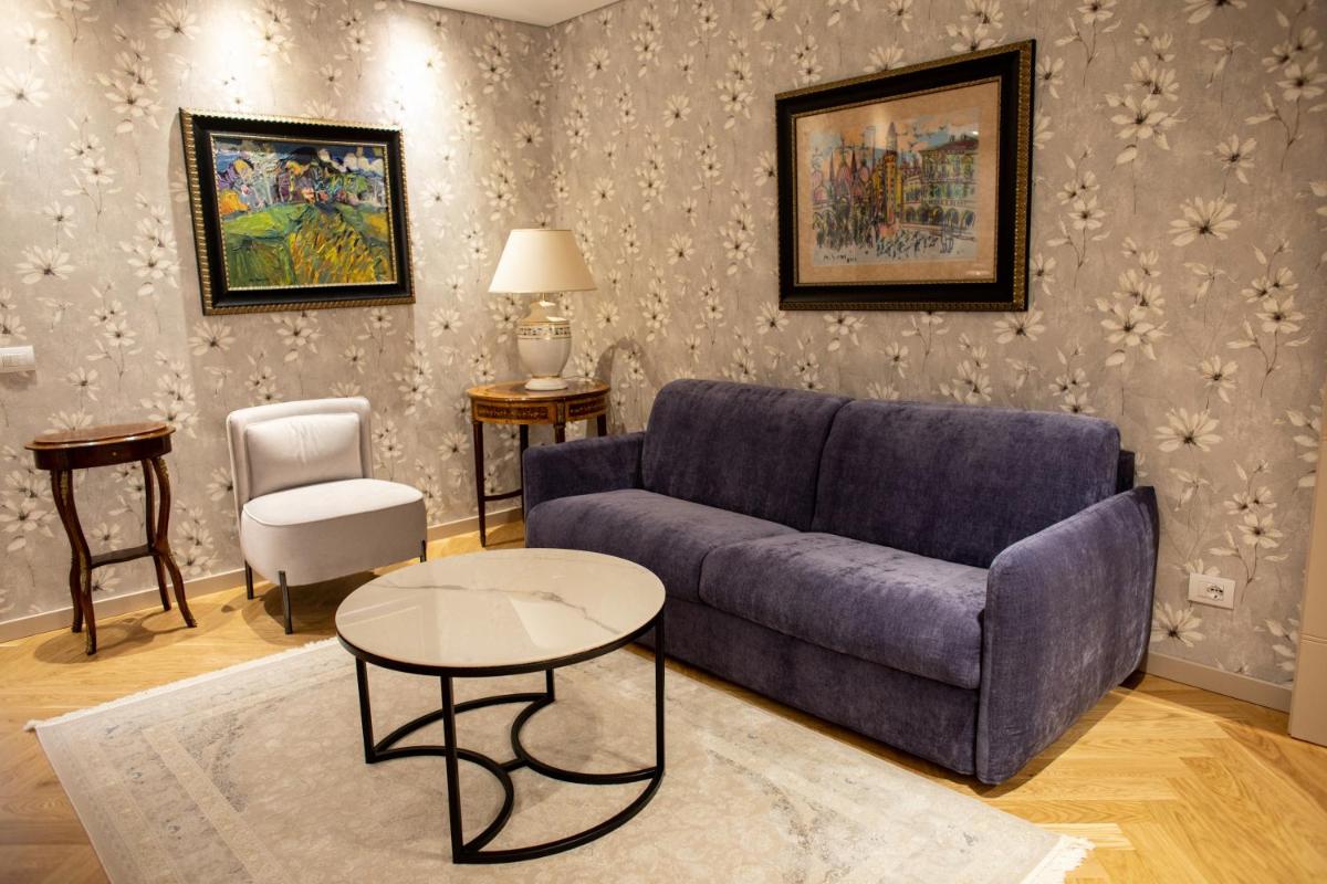 Seven Luxury Suites - Housity