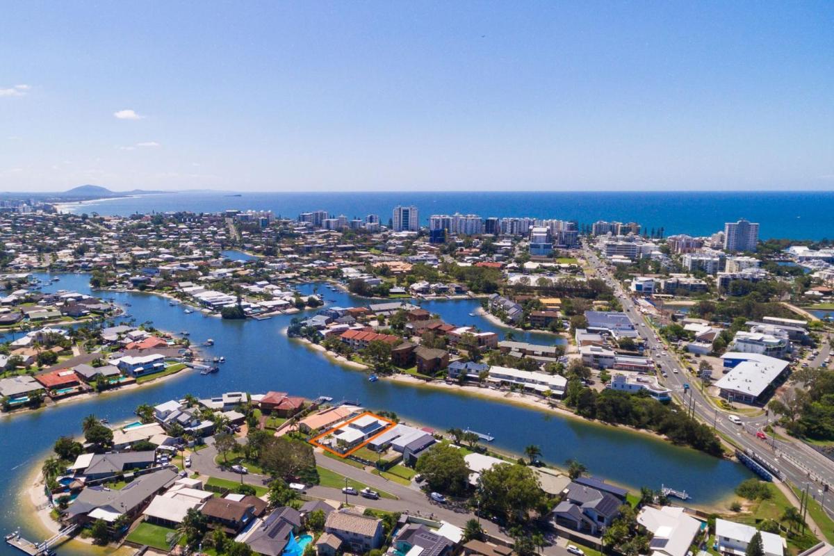 Coorumbong 28 Six Bedroom Beach Home on Mooloolaba Canal with Pool AC Free WiFi - Housity
