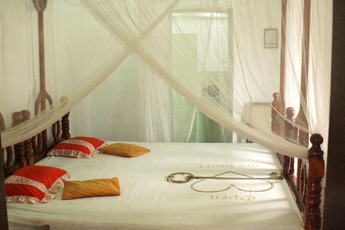 Ananda Home Stay and Restaurant - Housity