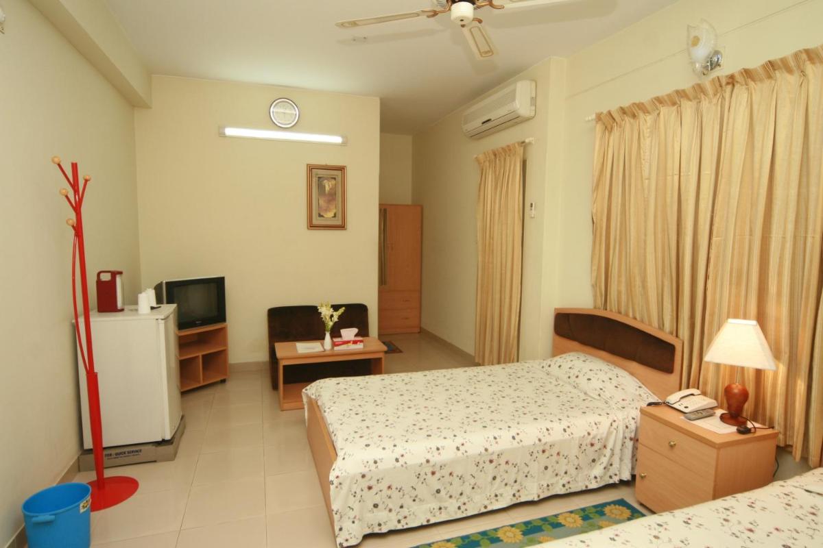 Red Chillies Restaurant and Guest house - Housity