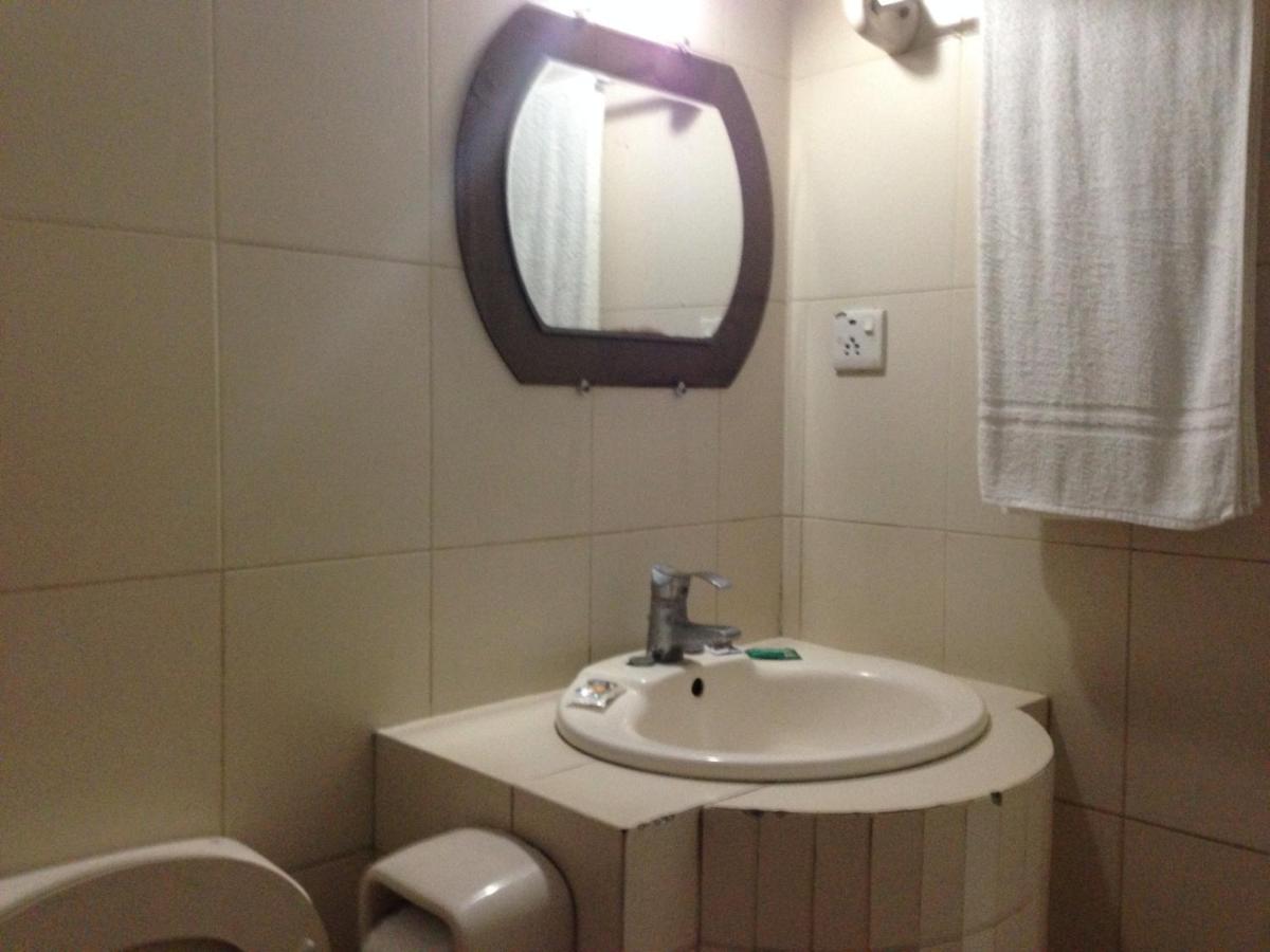 Red Chillies Restaurant and Guest house - Housity