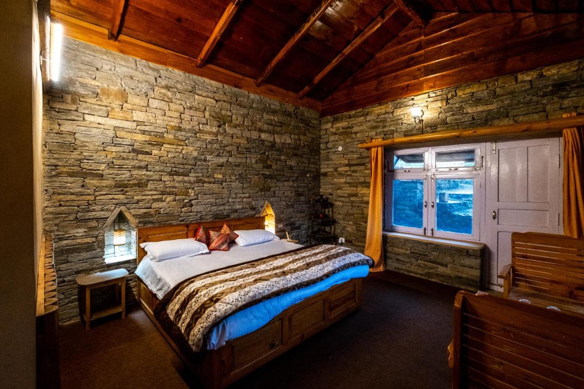 Breezy Affair, Boutique room w Binsar view by Roamhome - Housity