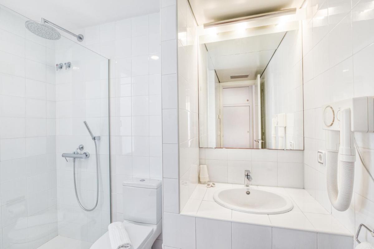 Un baño de Hotel Marina