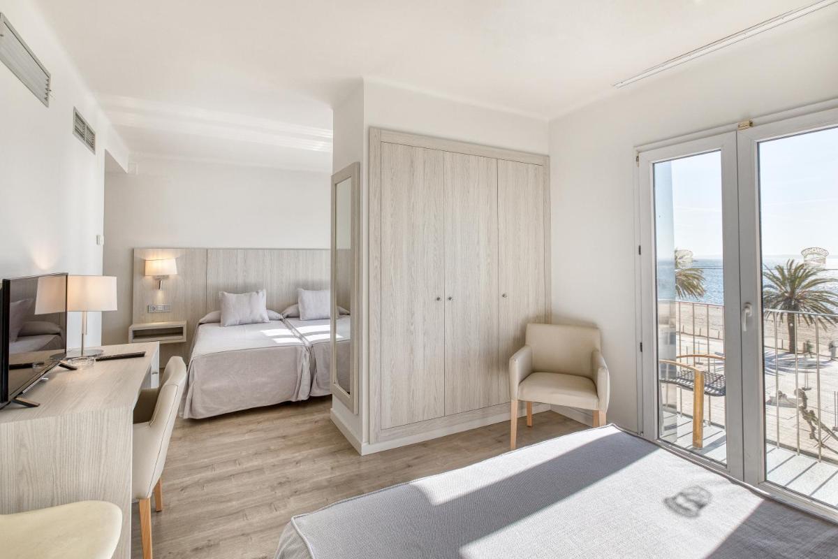Cama o camas de una habitación en Hotel Marina