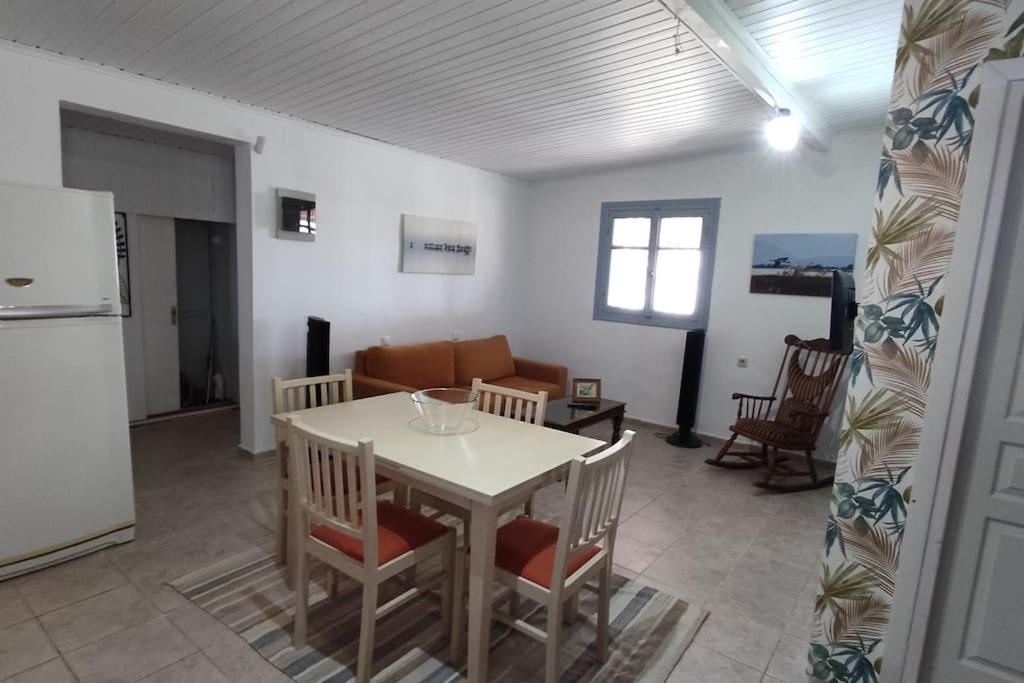 Peaceful 2 bedroom cottage by the sea and wetlands - Housity