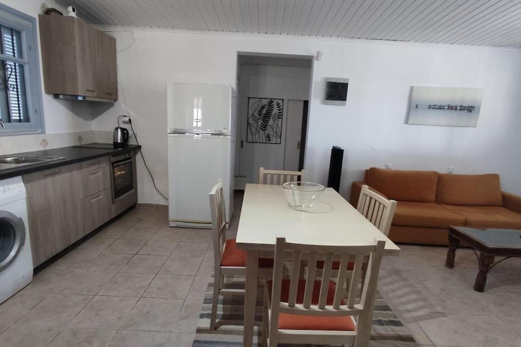 Peaceful 2 bedroom cottage by the sea and wetlands - Housity