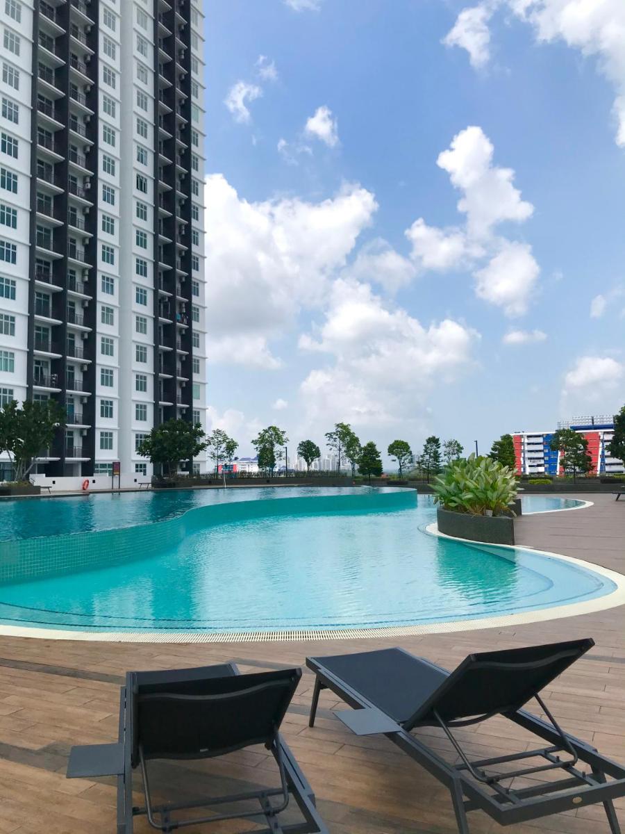 Suitetrails - Homestay SKS Apartment Larkin Johor Bahru