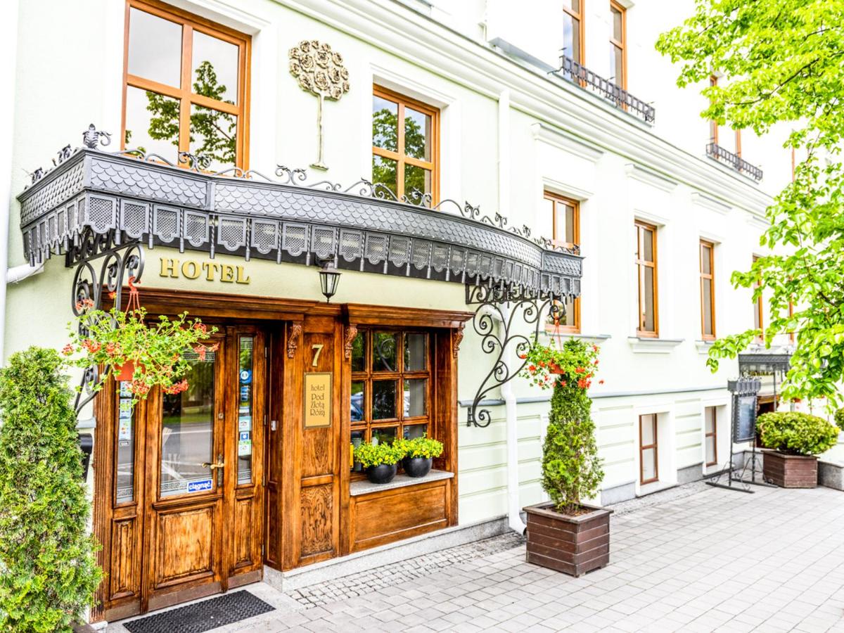 Hotel Pod Złotą Różą - Housity