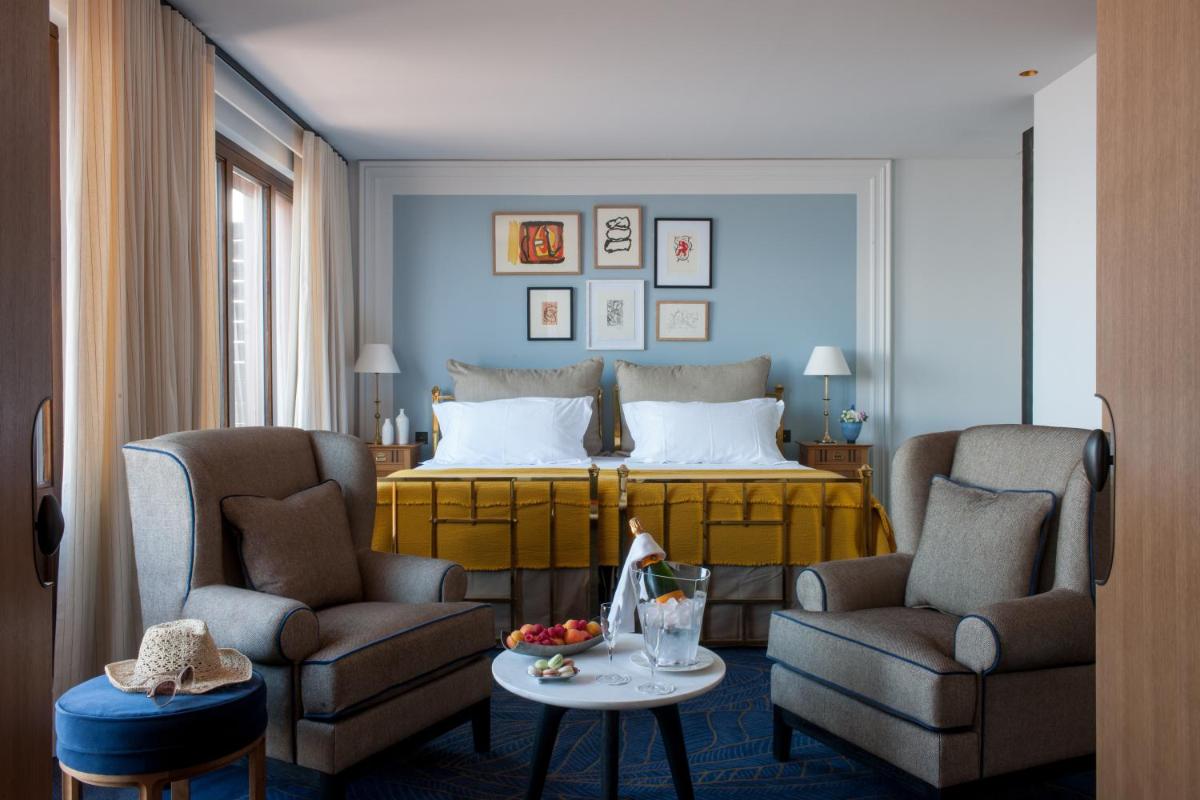 Coin salon dans l'établissement Hôtel Royal