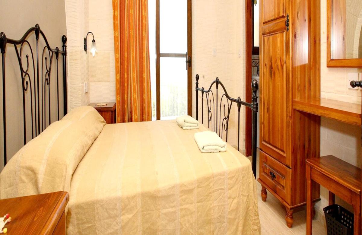2 bedrooms villa with private pool and wifi at Xaghra - Housity