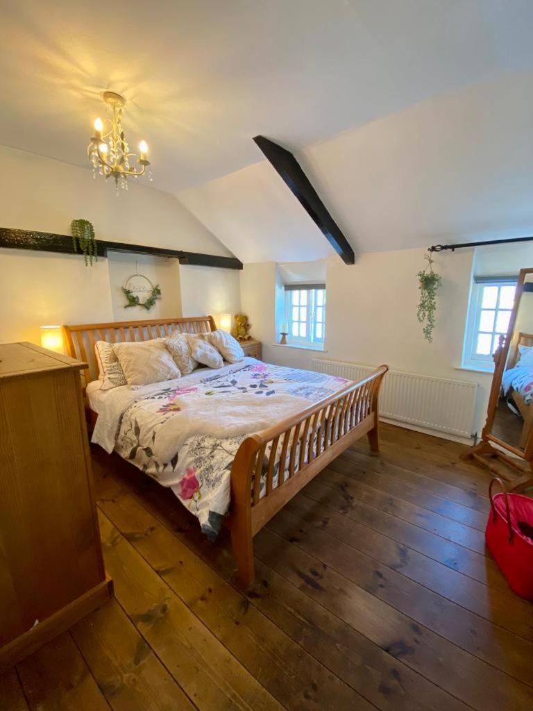 Stay at the Blue Bell - Housity