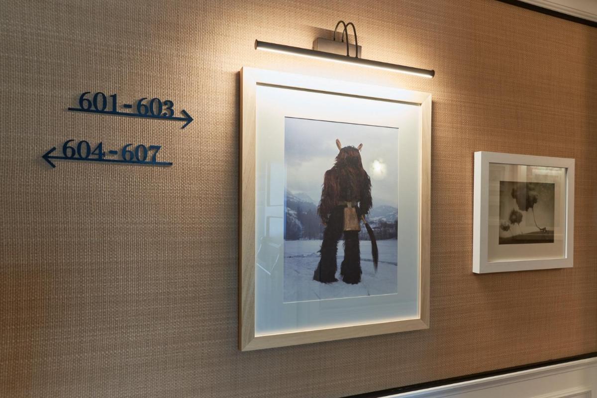 Mascotas con sus dueños en BLESS Hotel Madrid - The Leading Hotels of the World