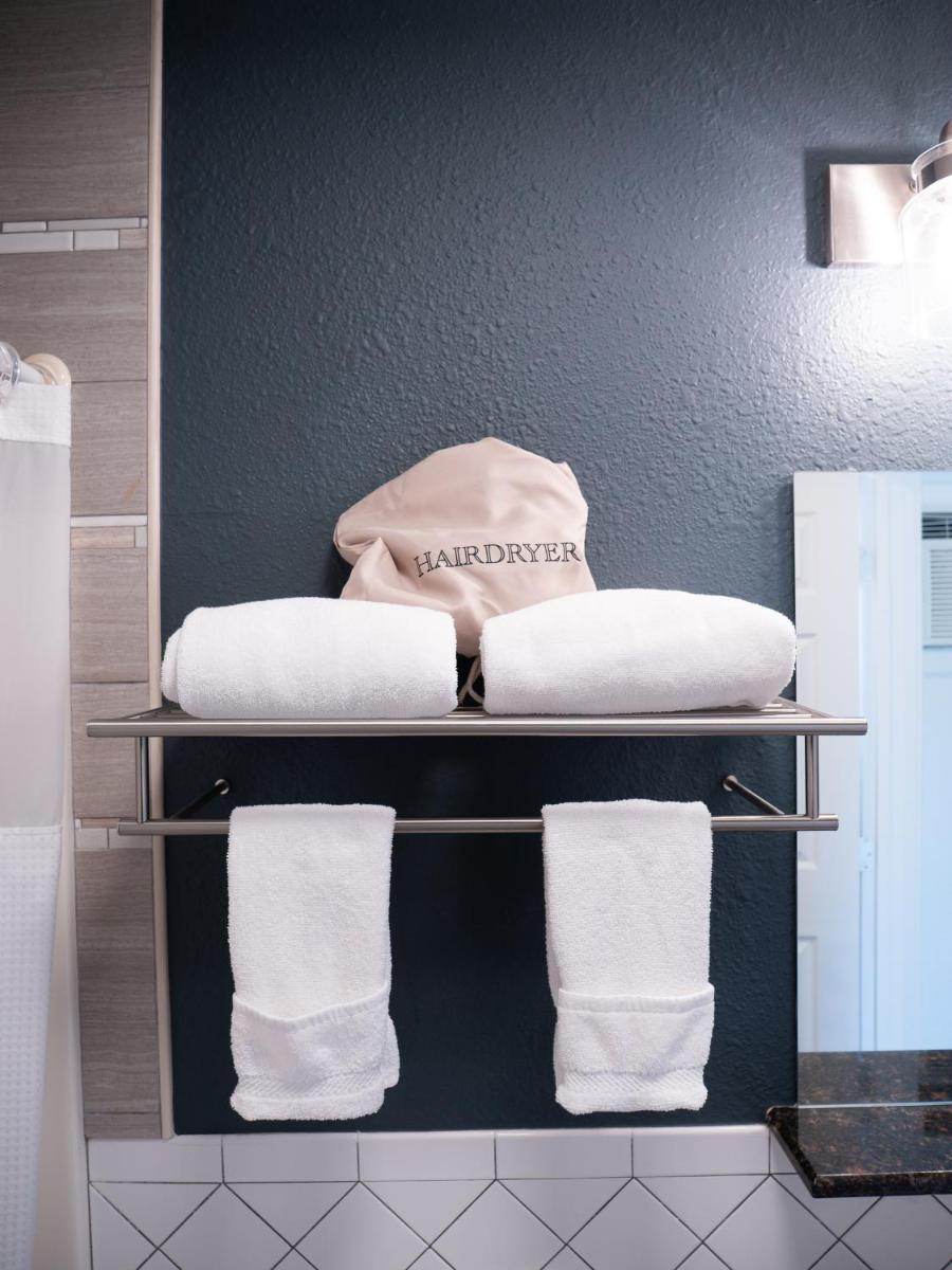 Balanced Rock Inn - Housity