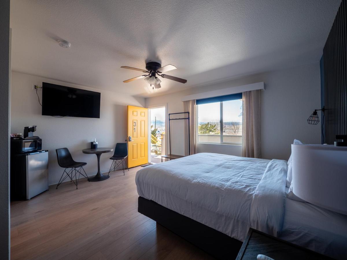 Balanced Rock Inn - Housity