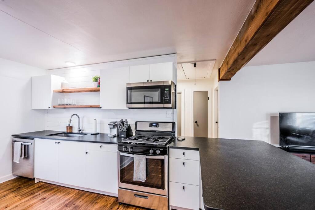 Modern Home Near Downtown and WKU - Housity