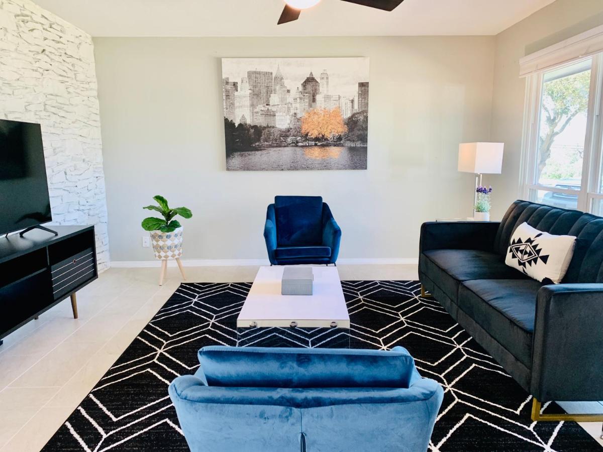 Blue-Door RESIDENCE @Maywood - Housity