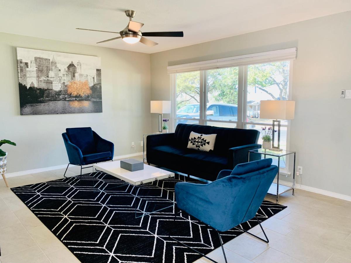 Blue-Door RESIDENCE @Maywood - Housity