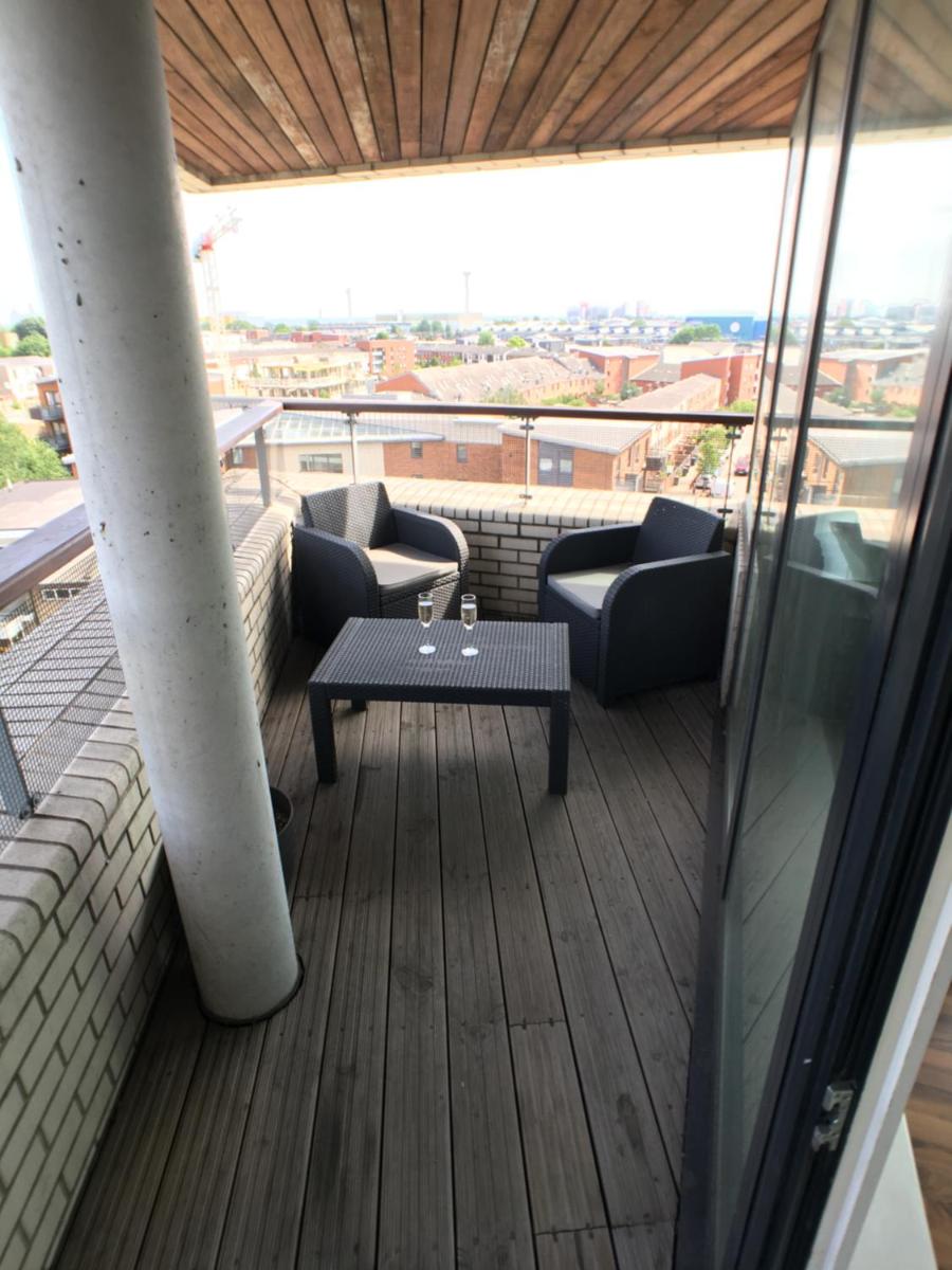 Luxury 2 Bed Penthouse Apartment near station - Housity