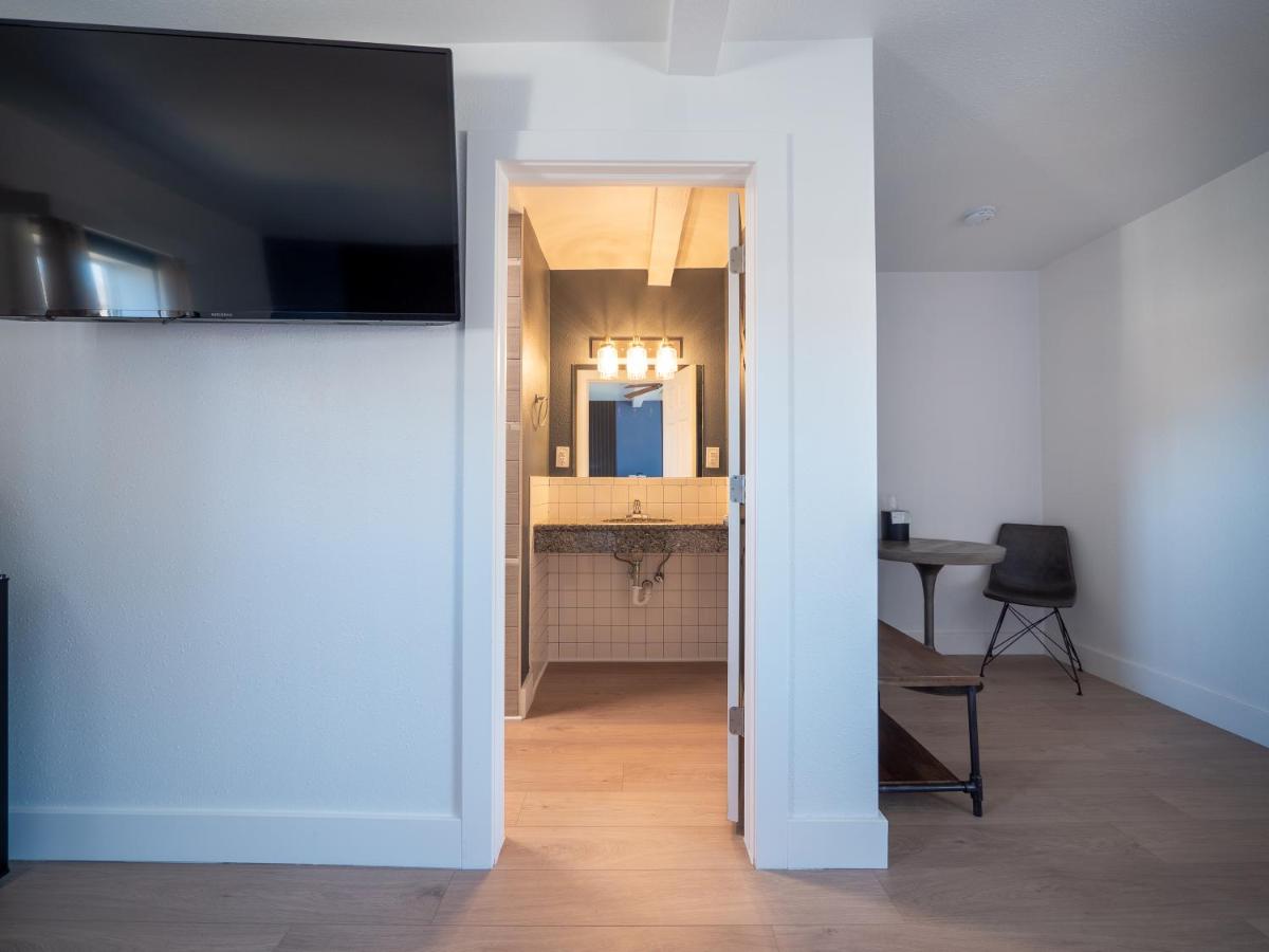 Balanced Rock Inn - Housity