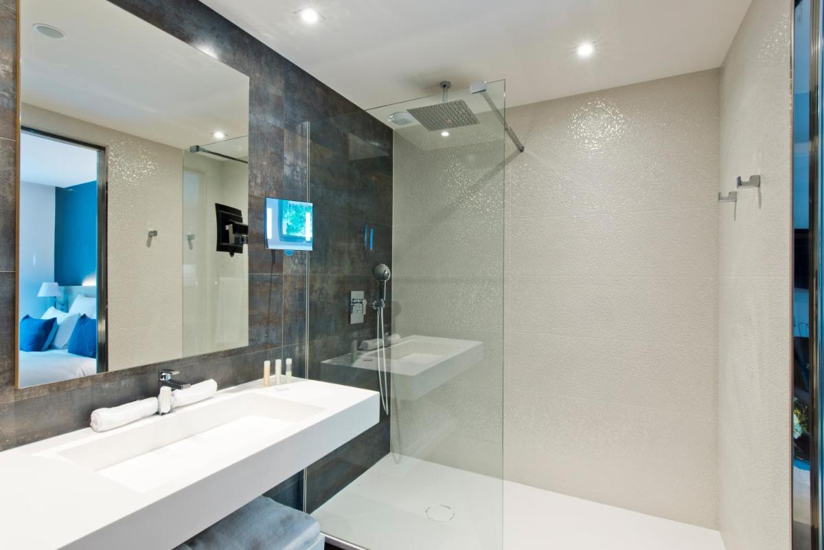 Salle de bains dans l'établissement Golden Tulip Sophia Antipolis - Hotel & Spa
