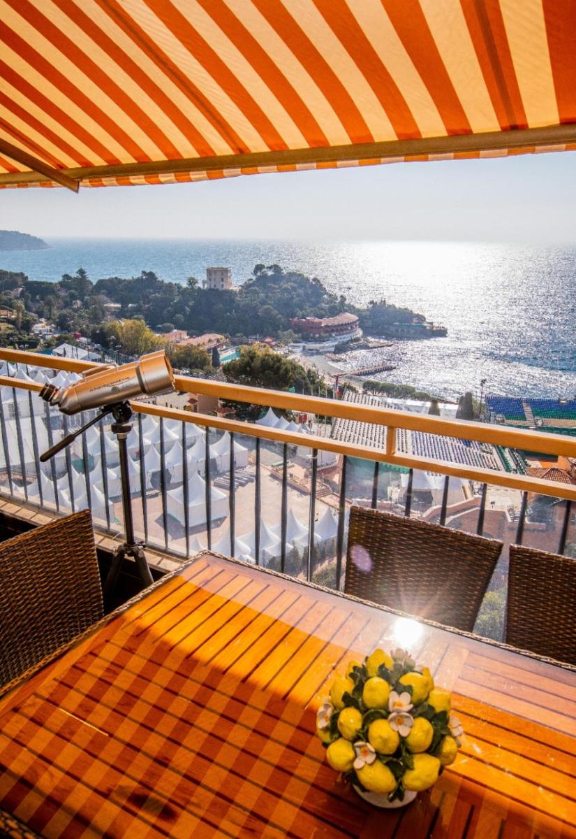 EXCEPTIONAL! PENTHOUSE in front of Monte Carlo Beach and Tennis Club - Housity