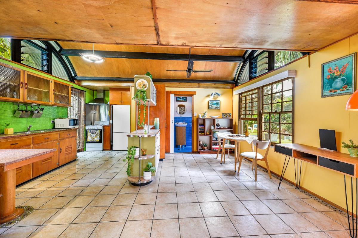 Cottonwood Cottage - Couples 'pet friendly' retro escape - Housity