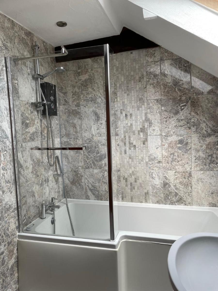 The White Horse Inn - Housity