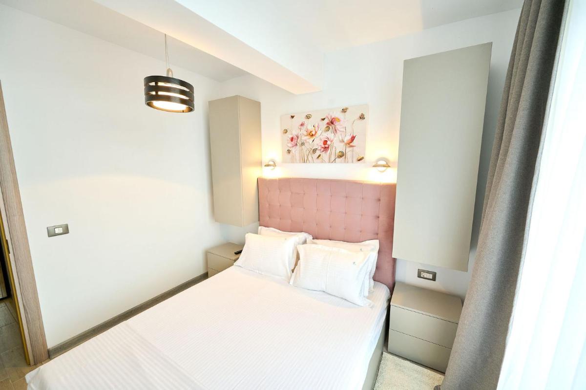 Royale Sundance Studio 7 Beach Spa & Pool Mamaia Nord - Housity