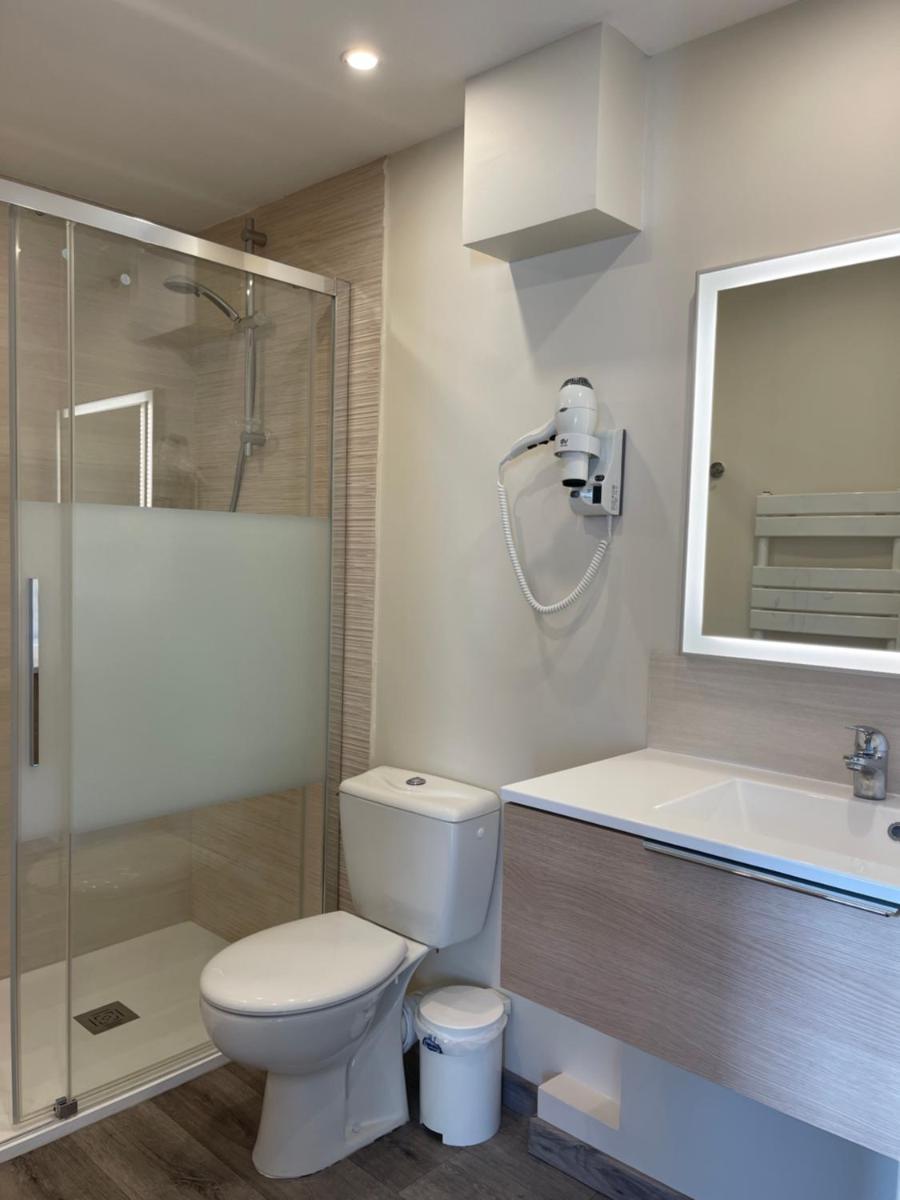Salle de bains dans l'établissement La Maison Blanche
