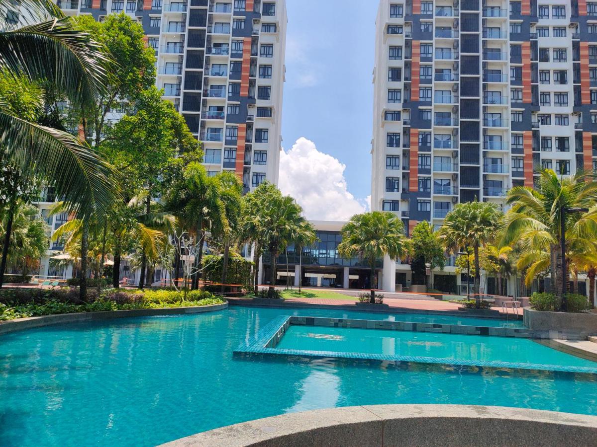 TimurBay Seafront with Netflix by DeWiraSuite Hillview - Housity