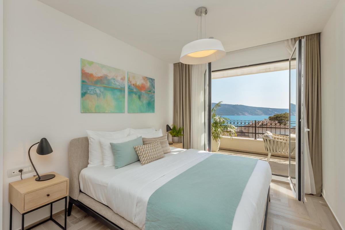 Lazure Hotel & Marina - Housity