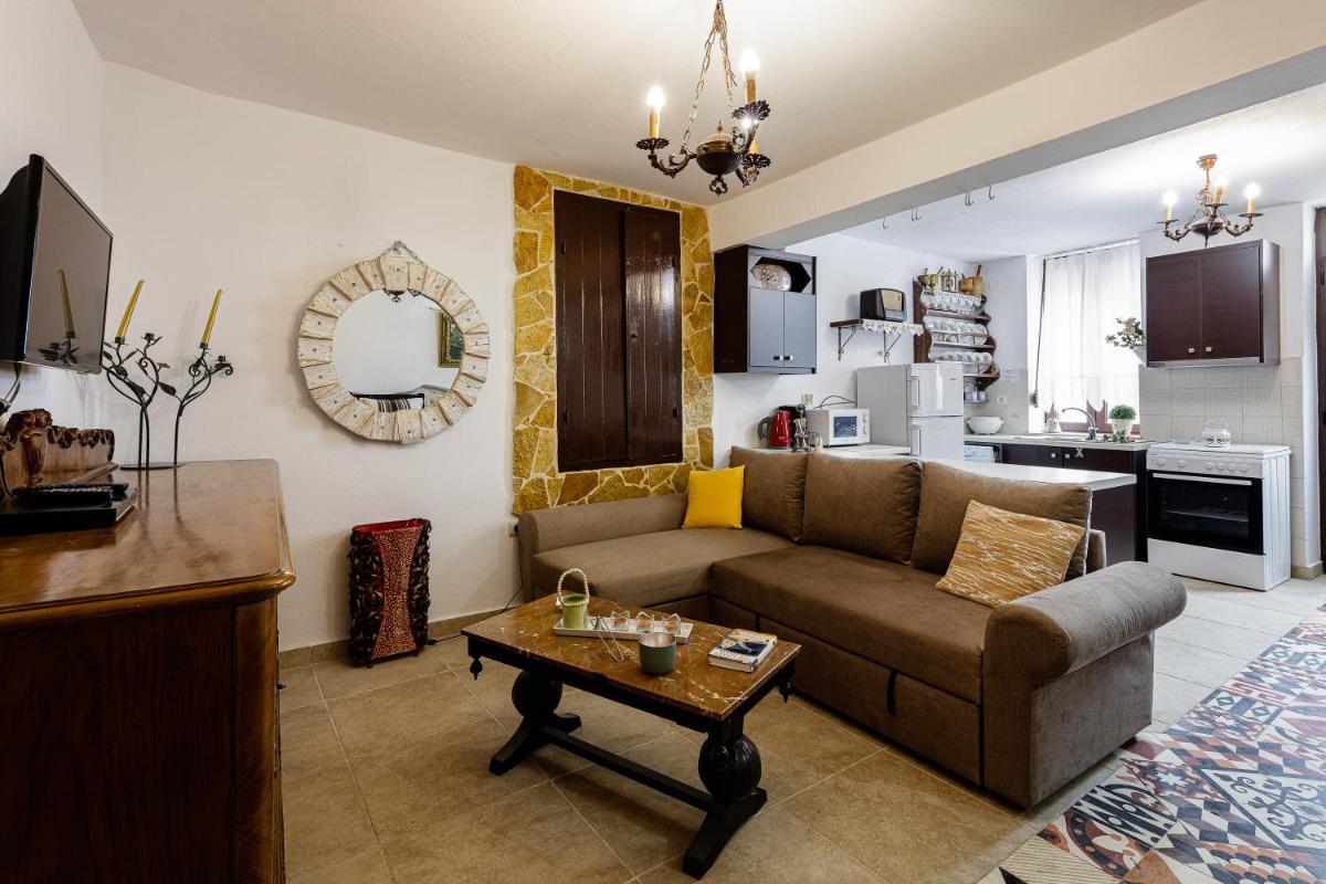 Mamis Mansion, By ThinkVilla - Housity