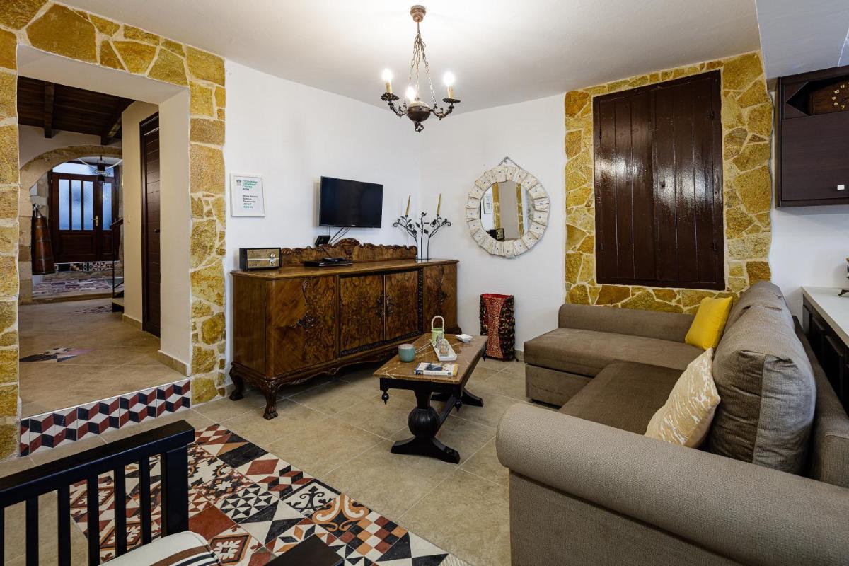 Mamis Mansion, By ThinkVilla - Housity