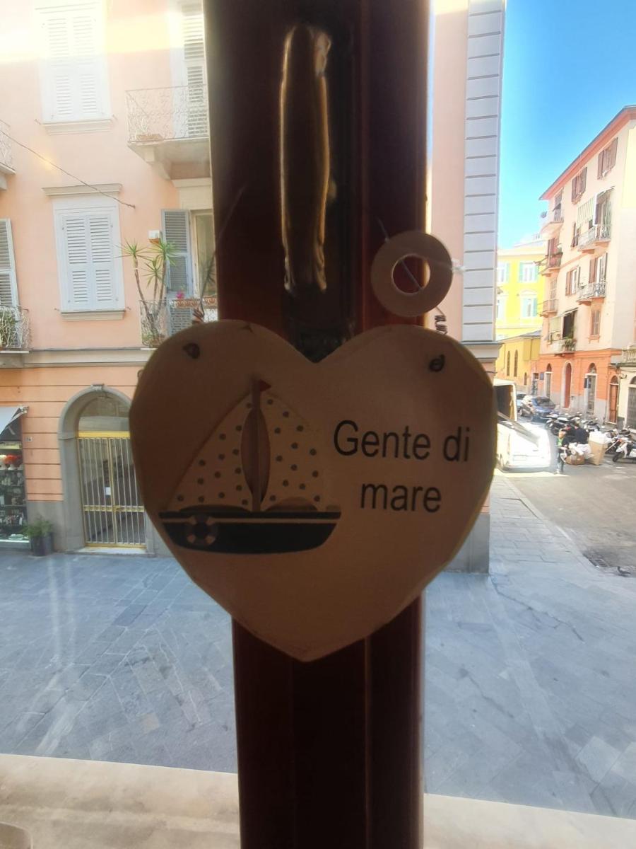 Sopra_lavia Stazione_La Spezia_Cinque Terre - Housity