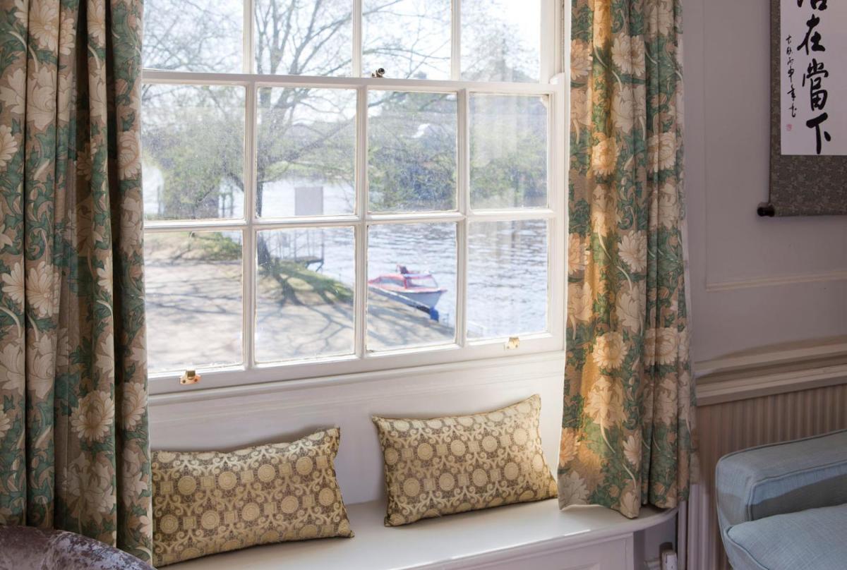 The Davey Tower, Medieval Riverside House - Housity