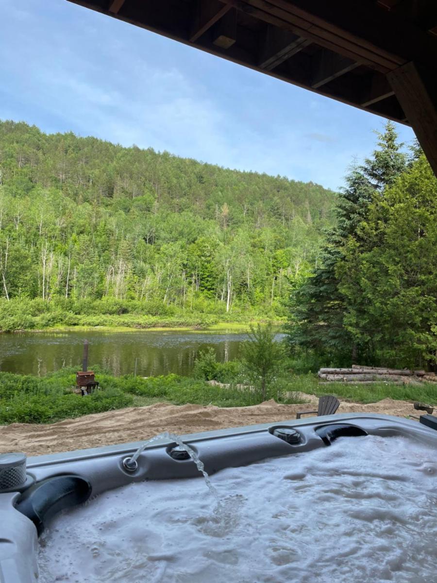 Chalet au bord de la rivière, St-Côme - Housity