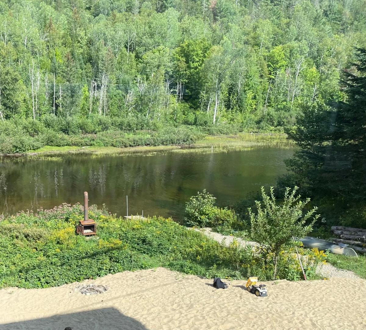 Chalet au bord de la rivière, St-Côme - Housity