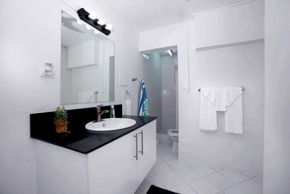 Banyan Beach House Villa - Housity