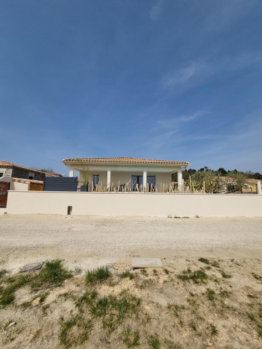 Goudargues Villa toute équipée, 300m du centre. - Housity