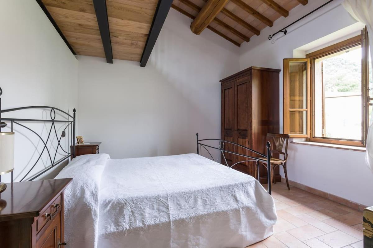 Casa ridente nella valle del Menotre con giardino - Housity