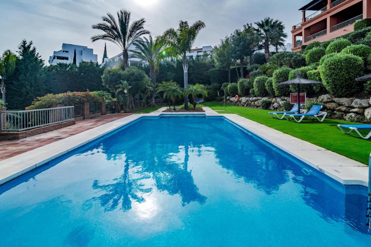 RF- Cozy 2 bedroom apartment next to golf - Housity