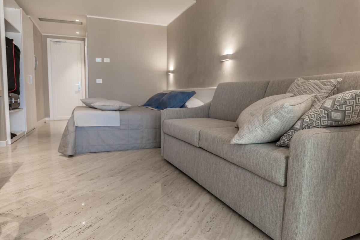EUROPA Hotel - Housity