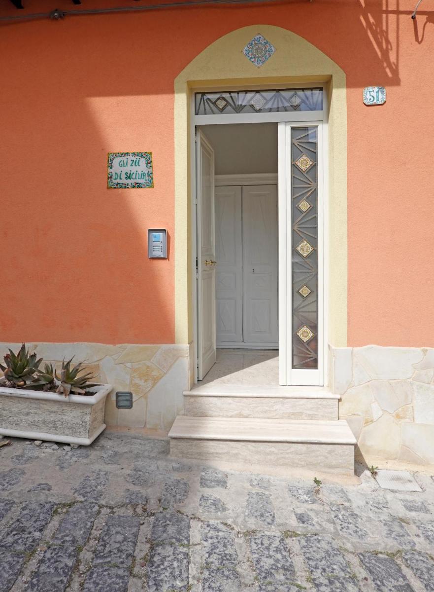 Gli Zii di Sicilia - Housity