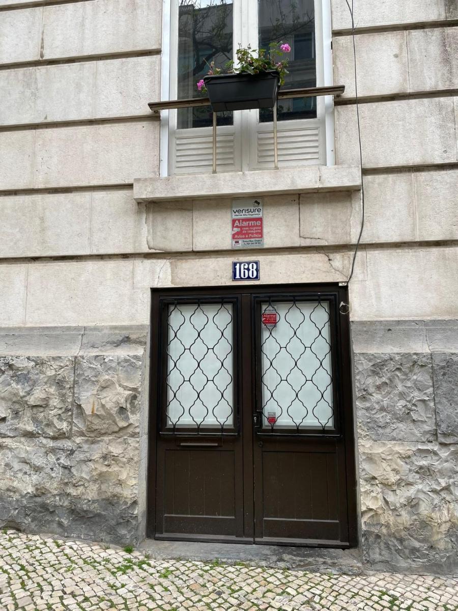 Bordeaux M1 R3 - Nice & Comfortable Double Room with Private Patio & Shared Bathroom - Housity