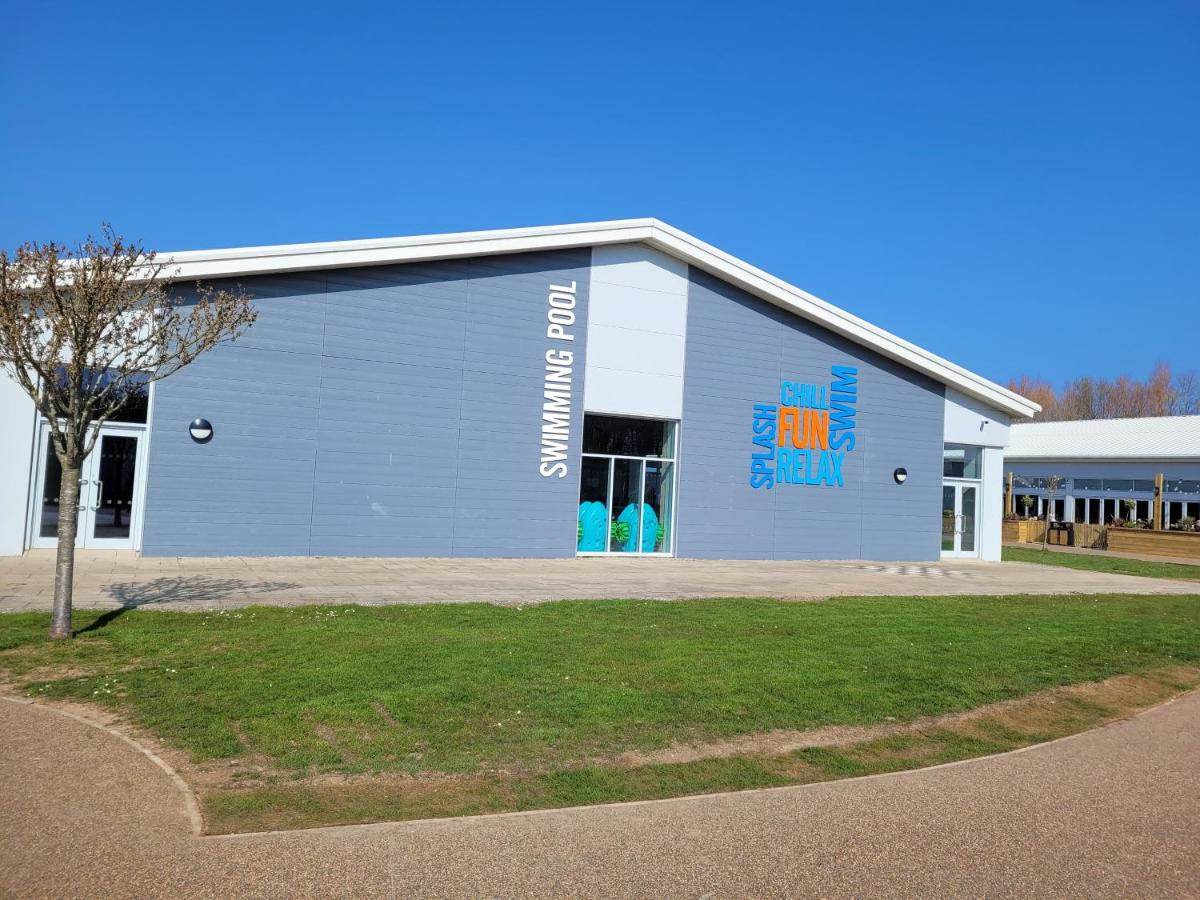 LUXURY CARAVAN 10 mins TO BEACH - Housity