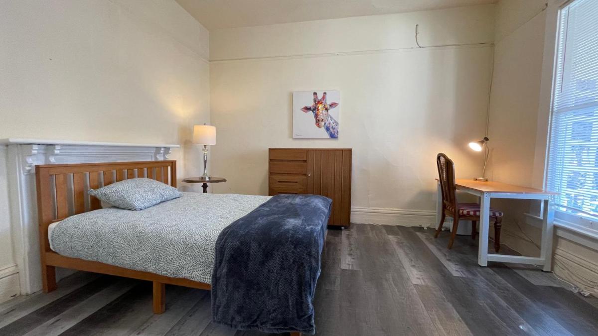 Cheerful 4b/2b Residential home in Berkeley - Housity