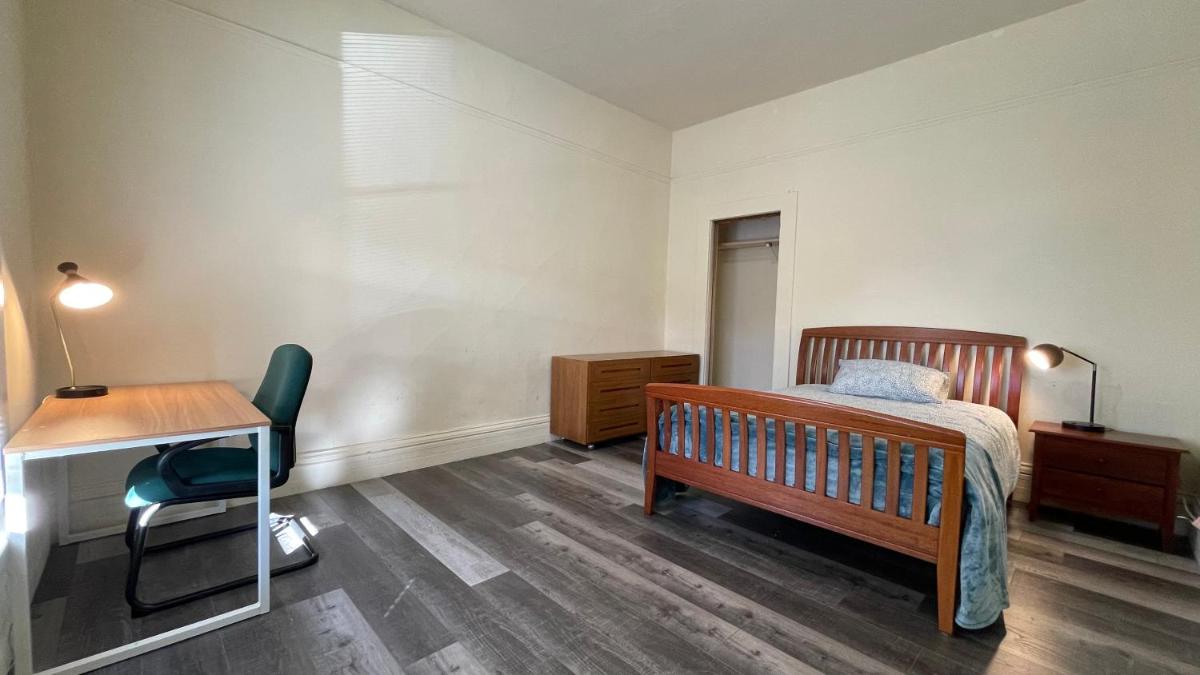 Cheerful 4b/2b Residential home in Berkeley - Housity
