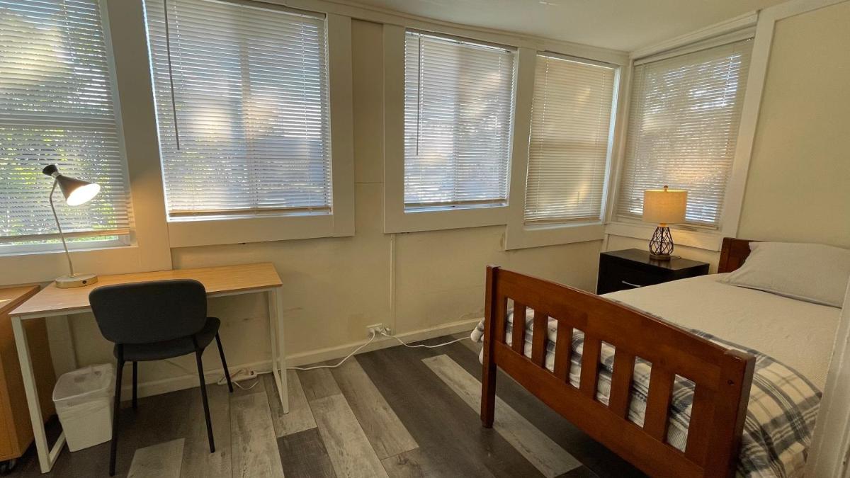 Cheerful 4b/2b Residential home in Berkeley - Housity