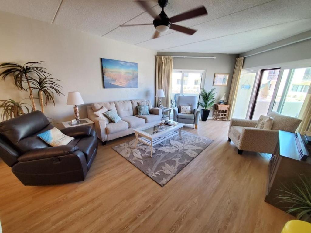 Island House F116 Condo - Housity