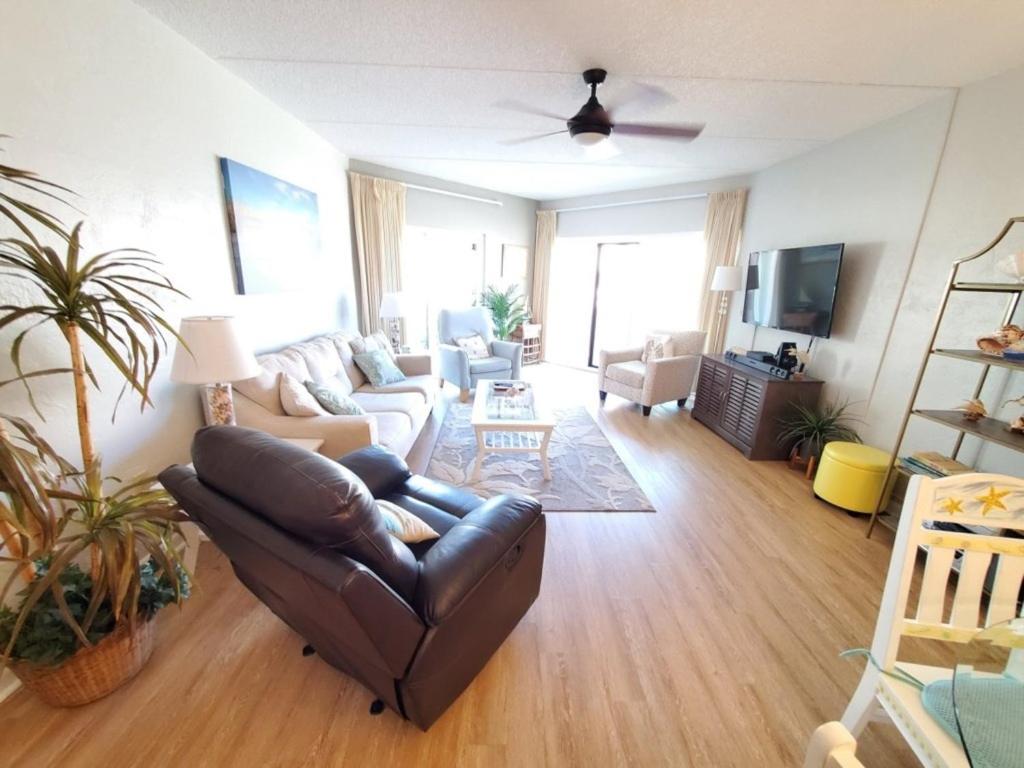 Island House F116 Condo - Housity